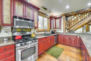 Weber River Cabin in Oakley with Private Hot Tub!