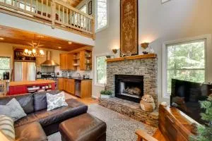 Spacious Georgia Escape with Fireplace, Deck and Grill - Tiger