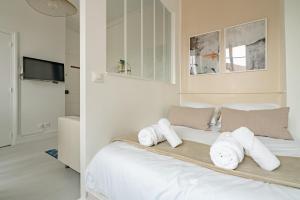 Appartements Proche Paris • Superbe studio refait a neuf • : photos des chambres