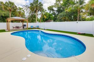 Vero Beach Vacation Rental Pool and Putting Green!