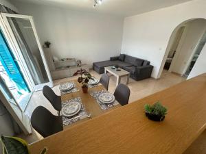 Artiste Poros House