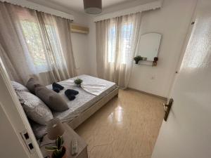 Artiste Poros House