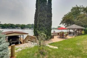 Waterfront Monticello Home with Fire Pit and Deck! - 西拉法叶