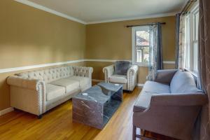 Charming Monroe Township Home - 13 Mi to RU!