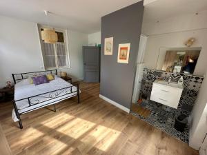 Appartements Appartement avec jardin Villeveque : photos des chambres