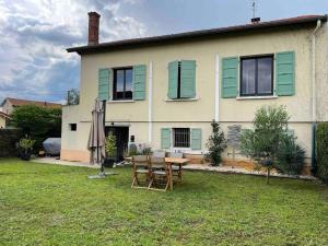 Maisons de vacances Maison de ville avec jardin dans impasse calme - ideal famille de 4 : photos des chambres