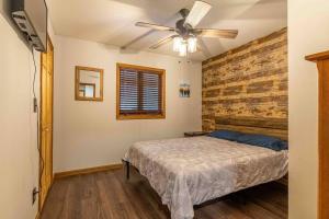 Pocono Chalet - Hot Tub - Game Room