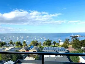 Modern apartment with water view in Geelong - Geelong