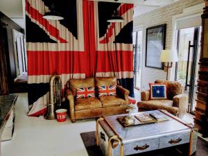 The Kings Domain at The House of Windsor by ReadyStay - Ground Level