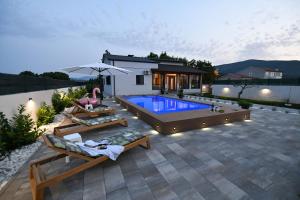 Family friendly house with a swimming pool Sinj, Zagora - 21448