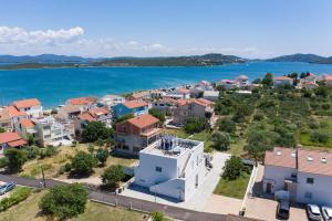 Apartments by the sea Betina, Murter - 20450