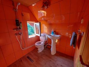 Cabană cu teren de tenis -- etaj