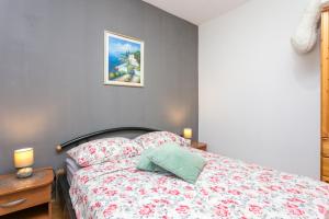 Apartments with parking space Kastel Stafilic, Kastela - 20802