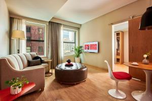 One-Bedroom Suite room in Virgin Hotels Chicago