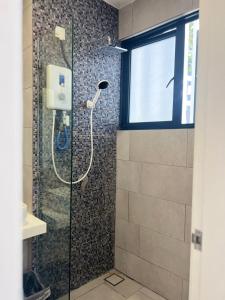 Topaz Nilam Residence 5 pax The Shore KK Centre