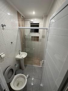 Apto 11 - Com 1 dorm prox a praia da Enseada com piscina!