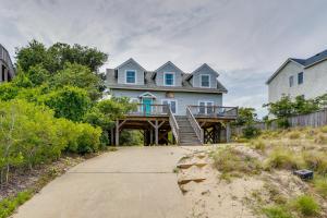 Sunny Corolla Home Walk to Beach!