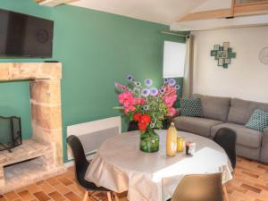 Maisons de vacances Gite tout inclus a Joue-les-Tours avec grand jardin, proche chateaux et nature - FR-1-381-545 : photos des chambres