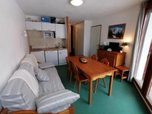 Appartements Appartement Saint-Francois-Longchamp, 2 pieces, 6 personnes - FR-1-635-93 : photos des chambres