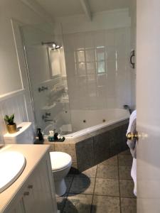 Creek Cottage Bed and Breakfast Traralgon