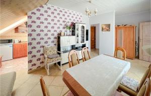 2 Bedroom Stunning Apartment In Mielno