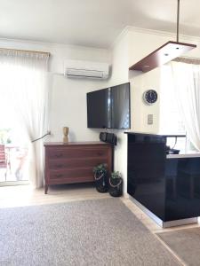 Varkiza Sea View Apartment - Free Parking