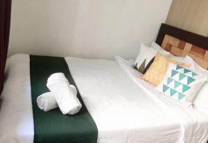 Bright and Cozy 1 Bedroom with Balcony Pool View and WiFi in Grace Residences