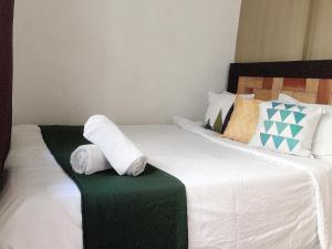 Bright and Cozy 1 Bedroom with Balcony Pool View and WiFi in Grace Residences