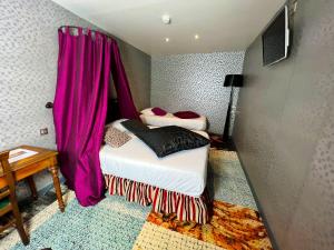 Hotels Hotel De La Poste : Chambre Triple