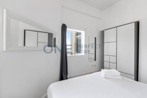 Stunning Lake View - Height Floor - Furnished 1BR