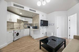 Stunning Lake View - Height Floor - Furnished 1BR