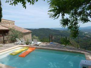 Maisons de vacances Detached holiday home in Chassiers with pool : photos des chambres