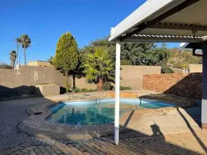 Home in Suideoord, Jhb south - Turffontein