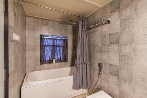 SaffronStays Vyom Farms - 2BR pool villa with orchards, bathtub, lawns & mountain sunrise views, elder-friendly stay