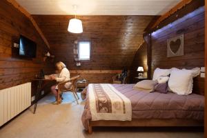 B&B / Chambres d'hotes Chambres d'Hotes Coeur de Bastie et Ranch du Levezou : photos des chambres