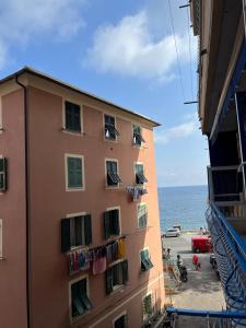 casetta sopra il mare