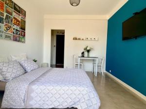 Studio à 100 m de la plage avec clim et balcon