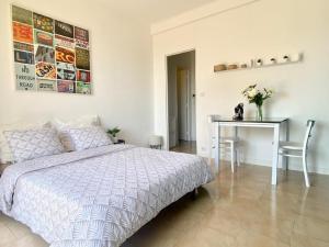 Studio à 100 m de la plage avec clim et balcon