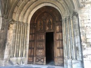 Sejours chez l'habitant Chambre de la Cathedrale dans maison de village medieval : photos des chambres