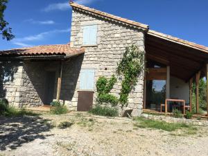 Maisons de vacances Les Faveyrolles a Labeaume : Maison 3 Chambres