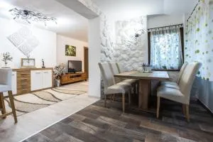 Barackvirág Apartmanház - Cserkút