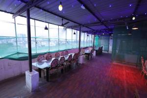 Hotel Emporio - Near New Delhi Railway Station - Paharganj