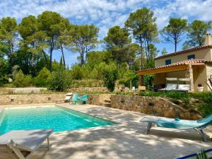 Villas Piscine chauffee, tennis, Mas provencal contemporain : photos des chambres