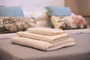 LITHOS guest room