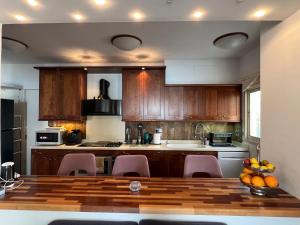 SEA VIEW AMATHUS LUXURY APT