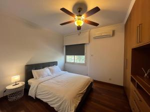 SEA VIEW AMATHUS LUXURY APT