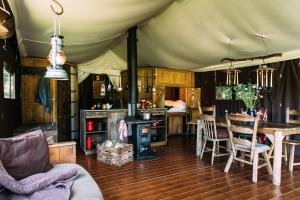 Tentes de luxe La Ferme de Penquelen : photos des chambres
