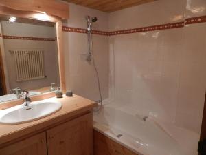 Sublime appartement 58m² Courchevel 1850 - 45 pers - Proche pistes, déco soignée, wifi, skis - FR-1-631-87