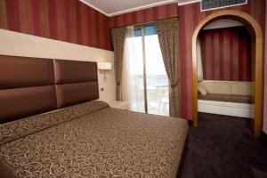 Junior Suite (2 Adults) with Partial Sea View room in Hotel Rivamare