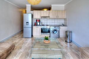 1 Bedroom Apartment in Four Seasons